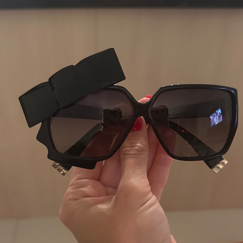 Elegant Black Bow Sunglasses